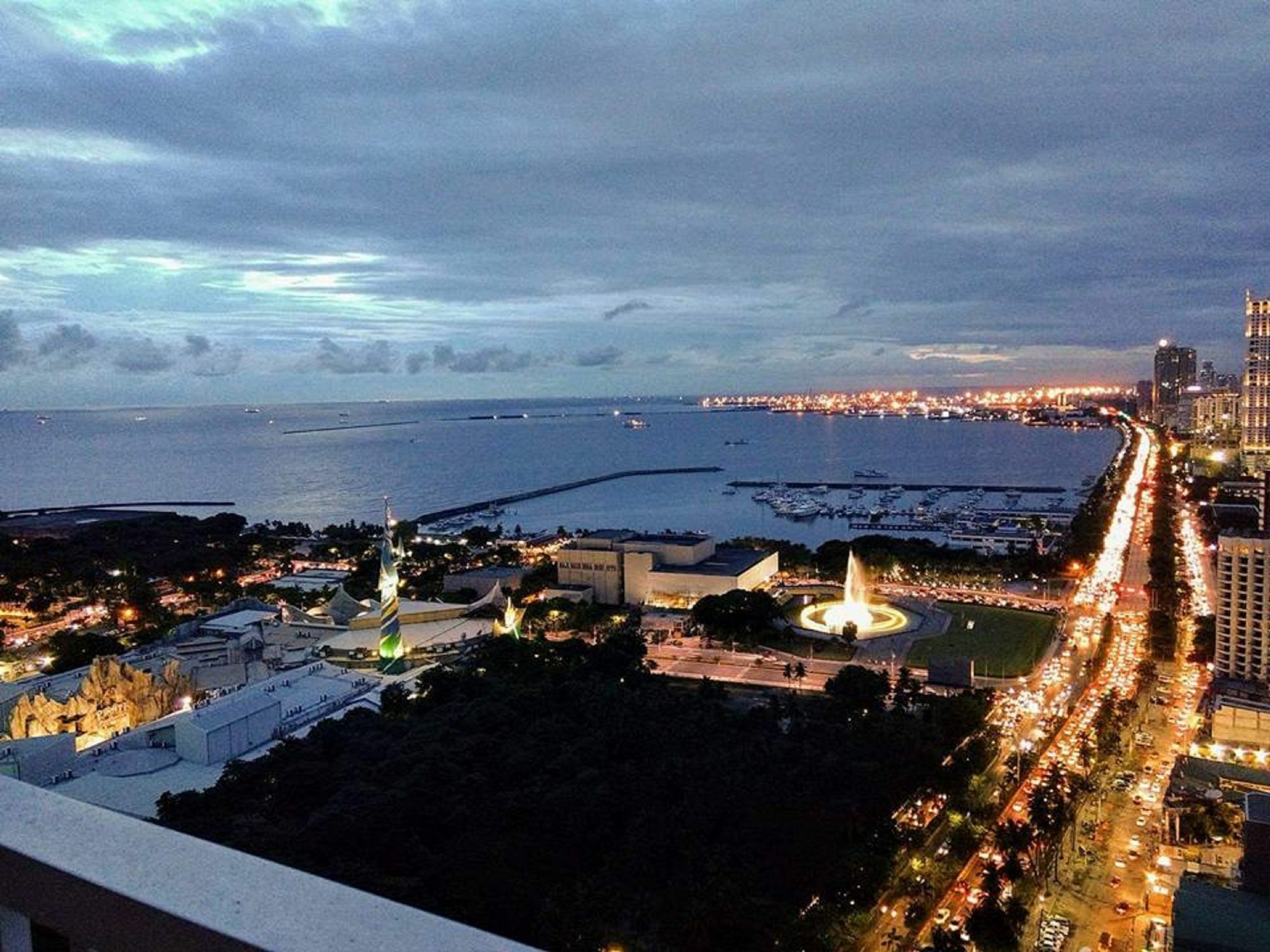 Seabreeze Residences At Breeze Residences Pasay Esterno foto