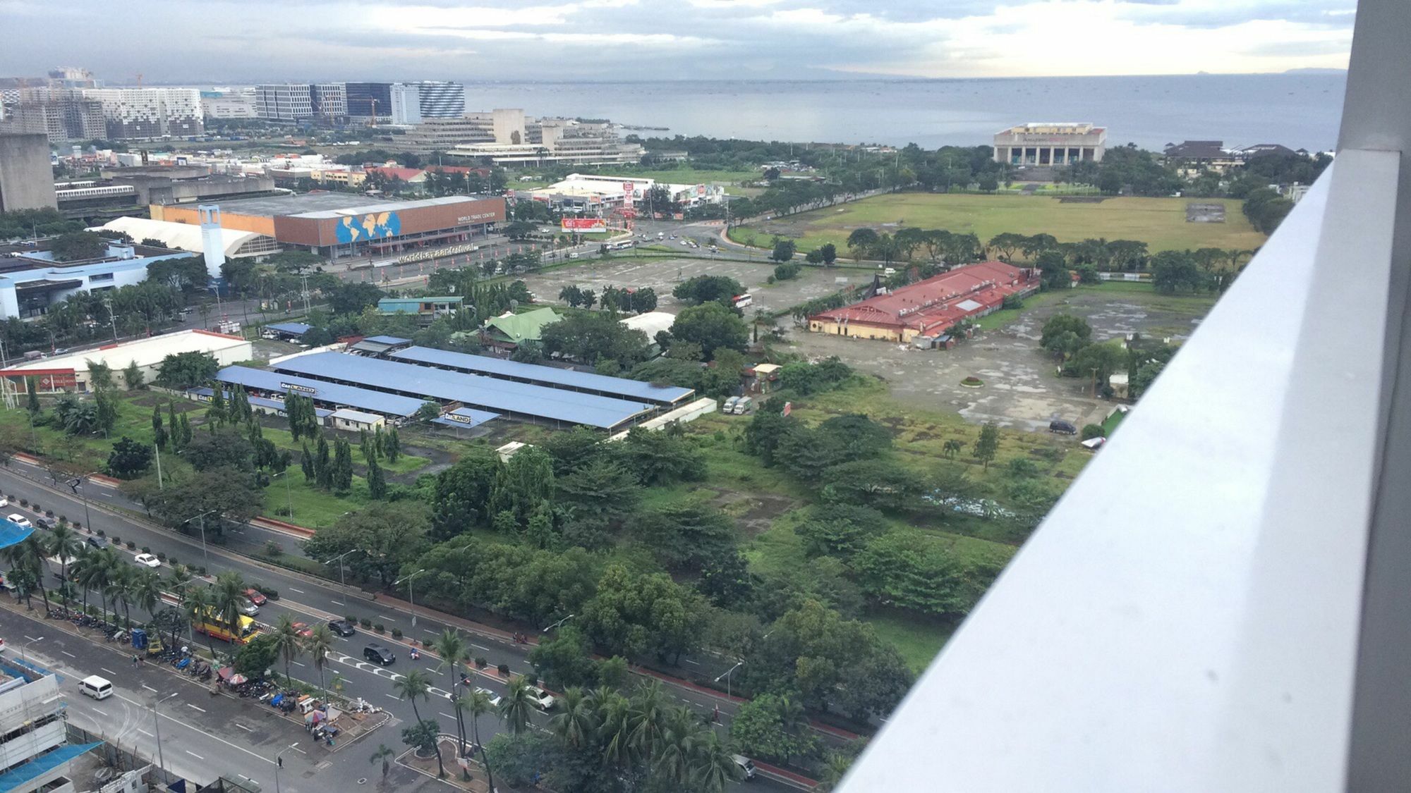 Seabreeze Residences At Breeze Residences Pasay Esterno foto