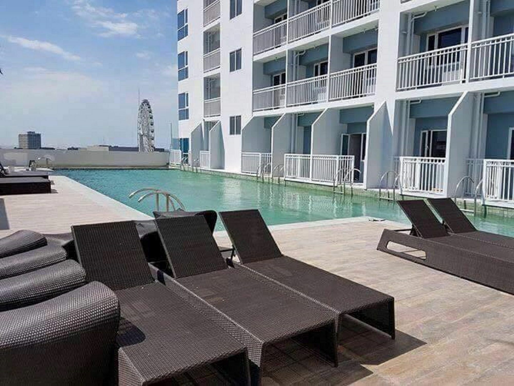 Seabreeze Residences At Breeze Residences Pasay Esterno foto